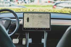 Reuters: La cererea Tesla, autorităţile europene păstrează secrete datele de siguranţă FSD